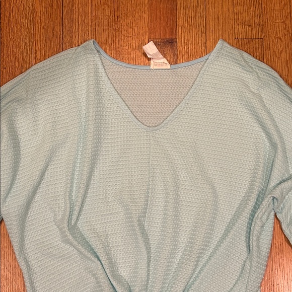 Light Blue Knotted Top Size Large - Picture 2 of 9